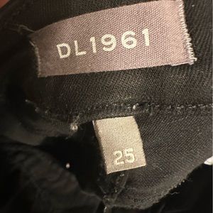 DL1961 Black Skinny Jeans Size 25.